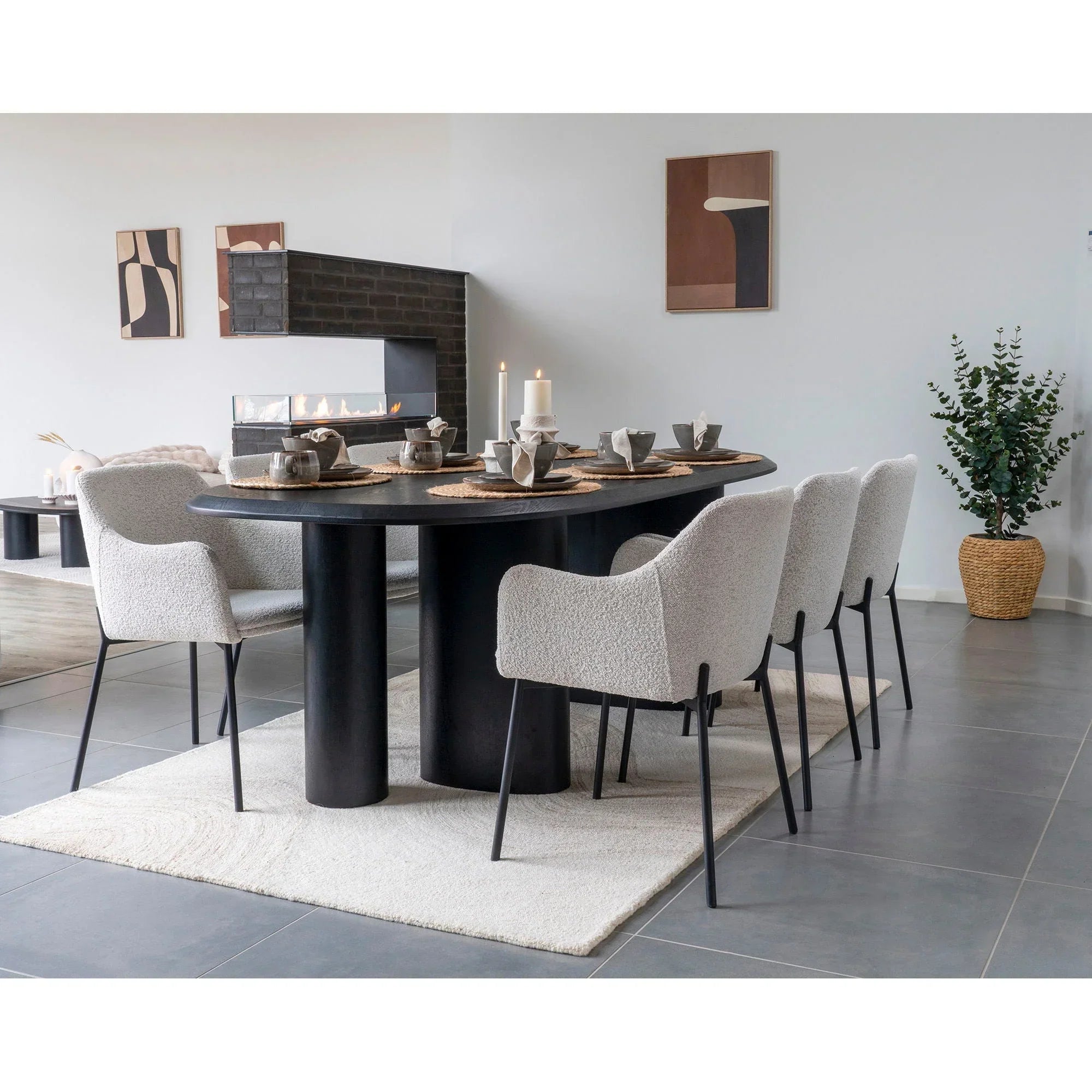 Quel tapis sur carrelage noir : contraste idéal