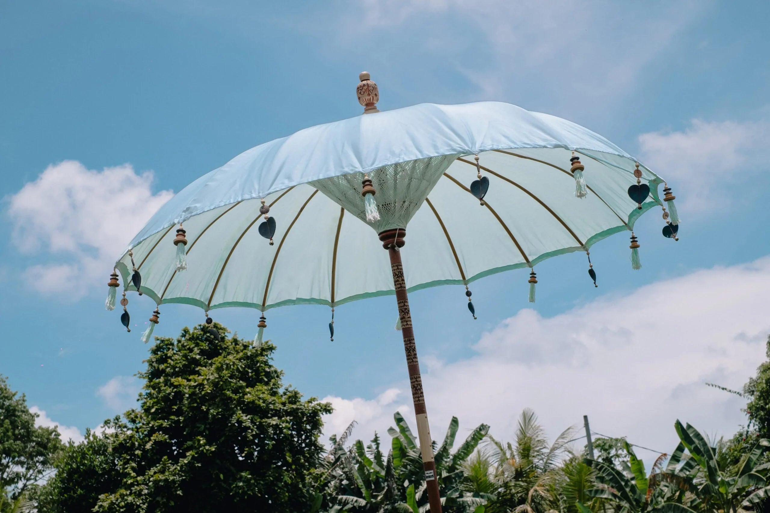Parasol balinais bleu