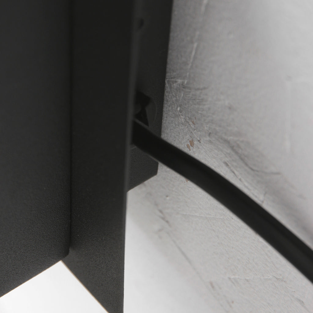 Applique murale noire en métal avec chargeur sans fil et ports USB