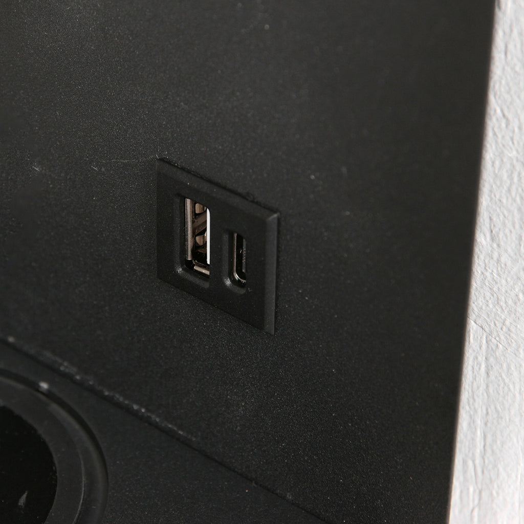 Applique murale noire en métal avec chargeur sans fil et ports USB