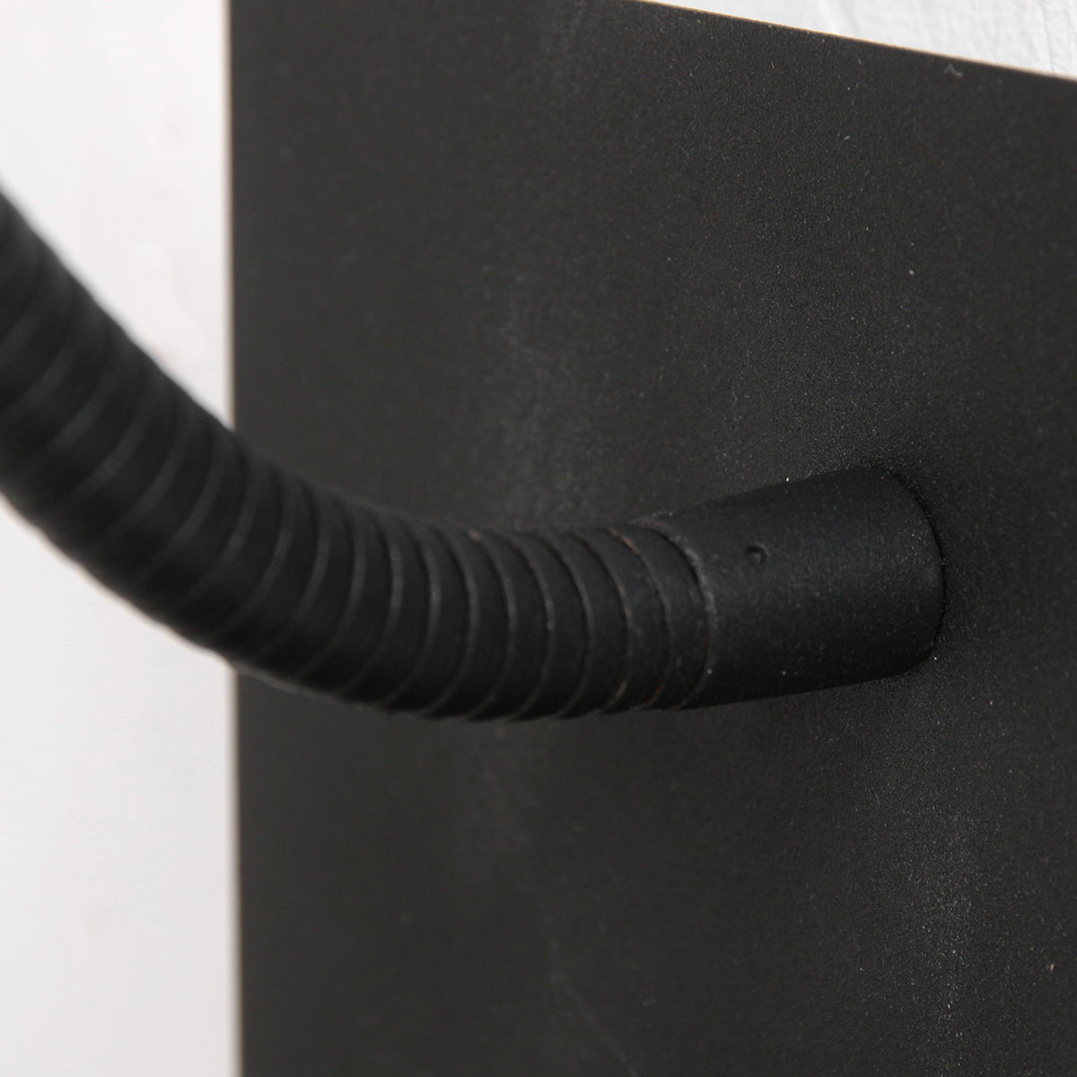 Applique murale noire en métal avec chargeur sans fil et ports USB