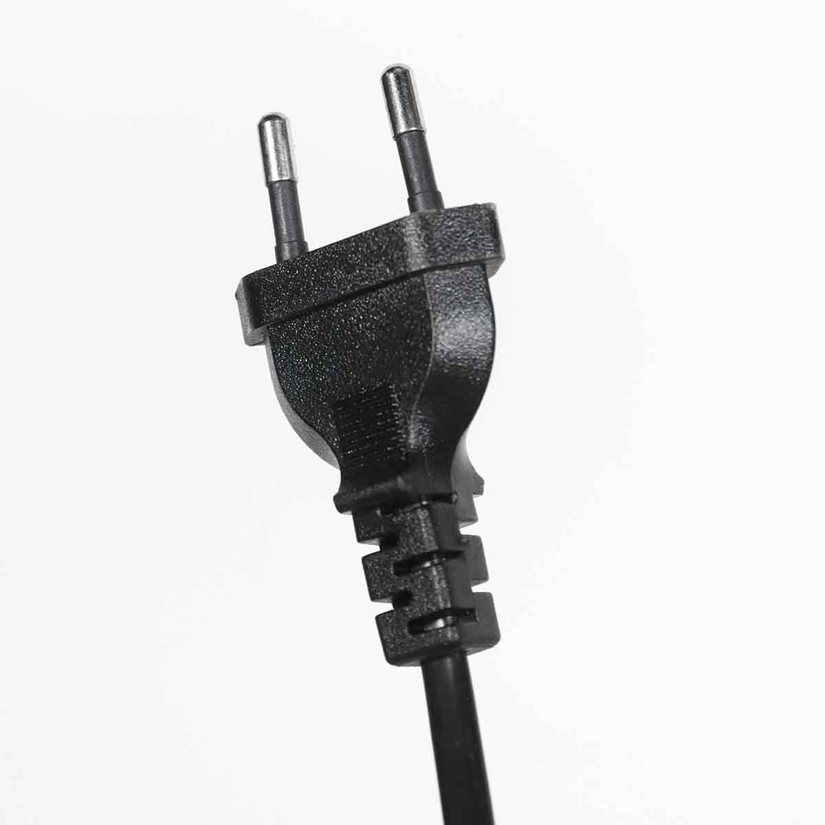 Lampadaire en métal noir abat-jour rotin naturel orientable – H165 cm