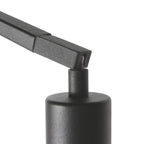 Lampadaire en métal noir à bras déporté avec abat-jour cannage – H173 cm