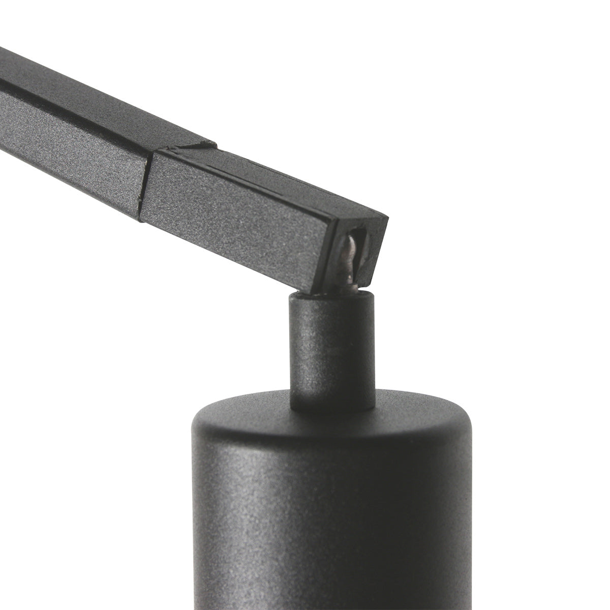 Lampadaire en métal noir avec abat-jour naturel tressé – H173 cm