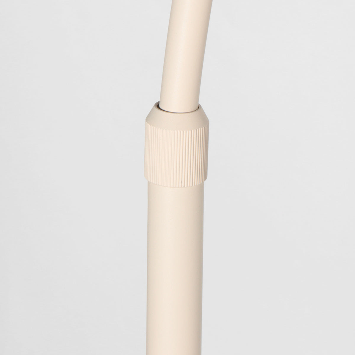 Lampadaire arc en rotin tressé crème avec abat-jour rond – H240 cm