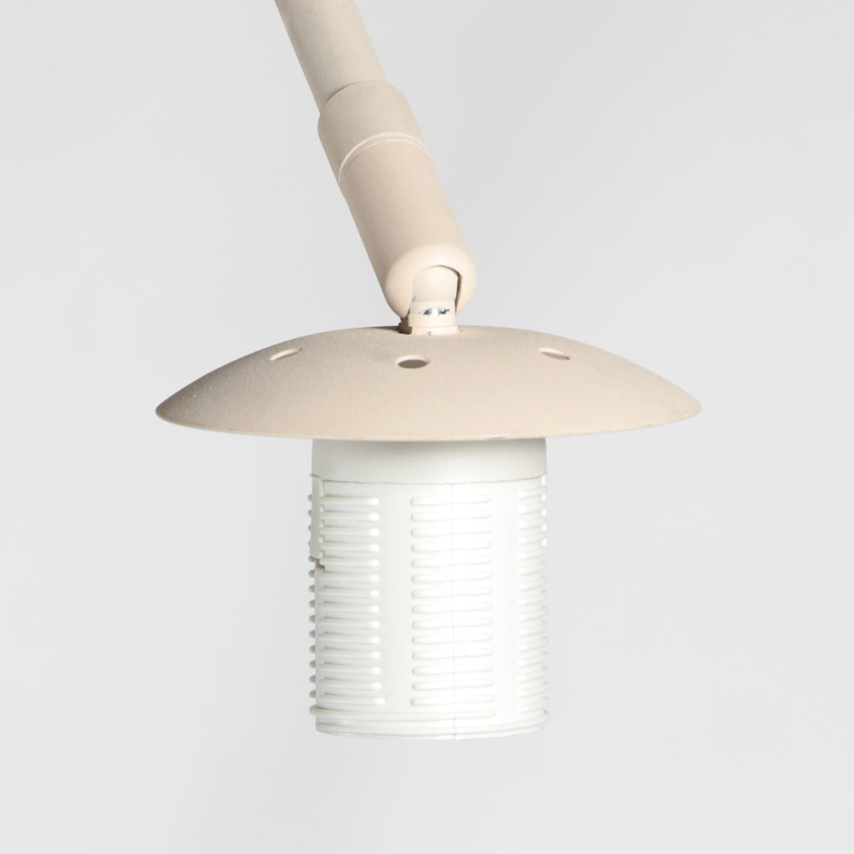 Lampadaire arc en métal crème abat-jour rotin tressé – H240 cm