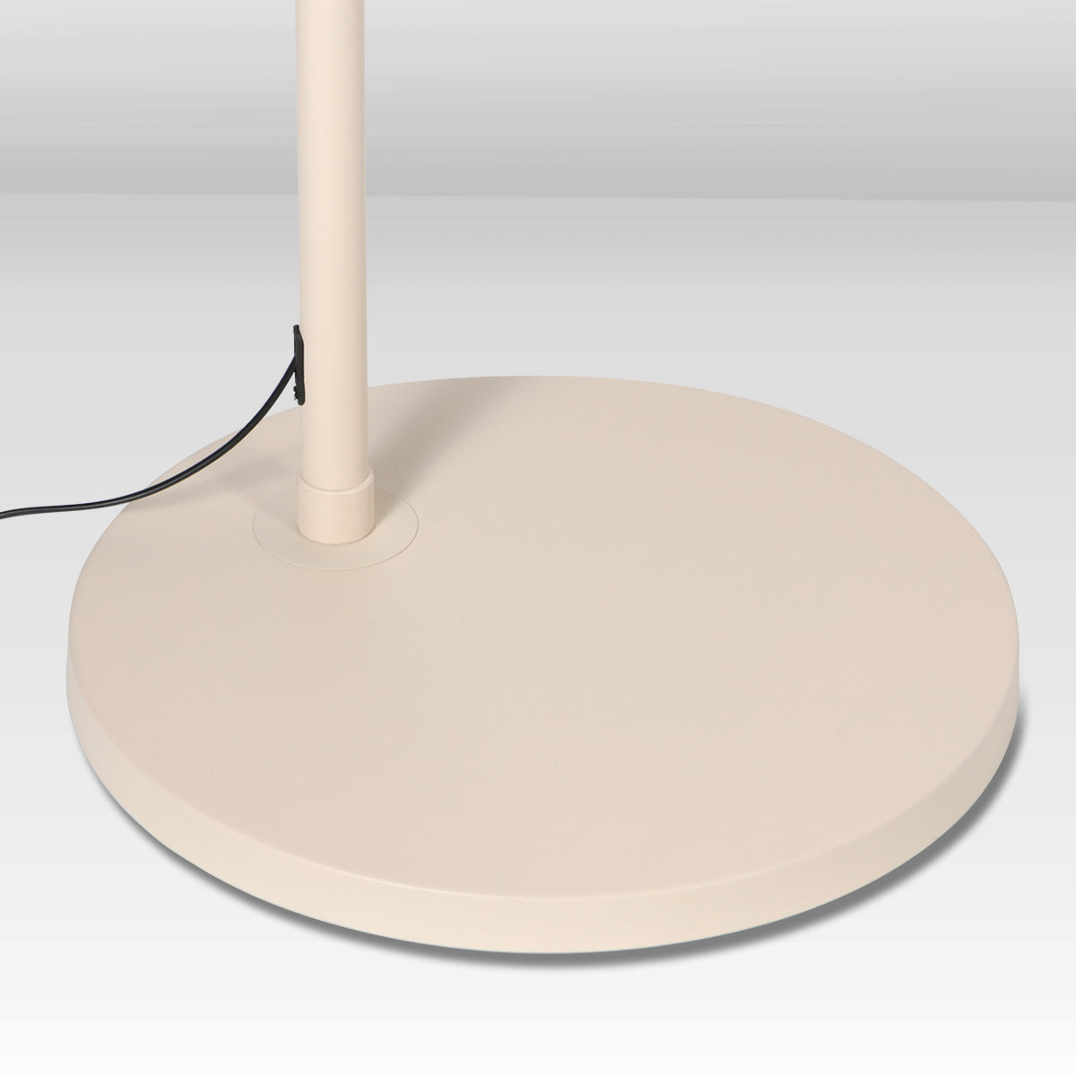 Lampadaire arc en métal crème abat-jour rotin tressé – H240 cm