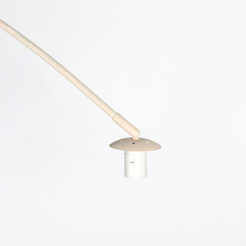 Lampadaire arc en métal crème abat-jour rotin tressé – H240 cm
