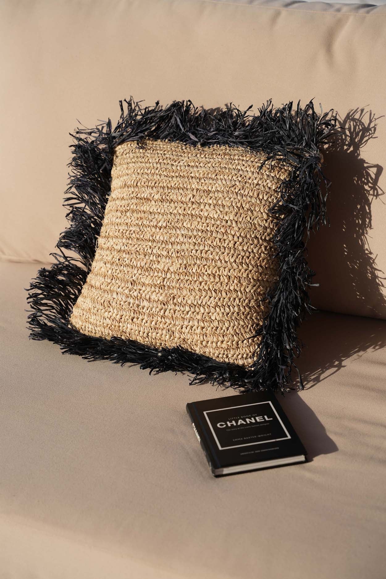 Housse de coussin en raphia  noir et naturel - 40x40 cm