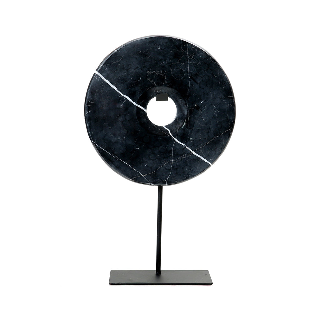 Disque décoratif en marbre noir sur socle métallique