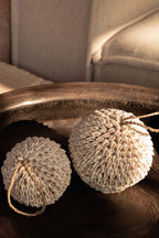 Boule déco en coquillages blancs – Ø9 cm