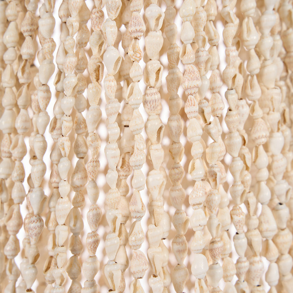 Suspension en coquillages beige en cascade pour salon – H85 cm