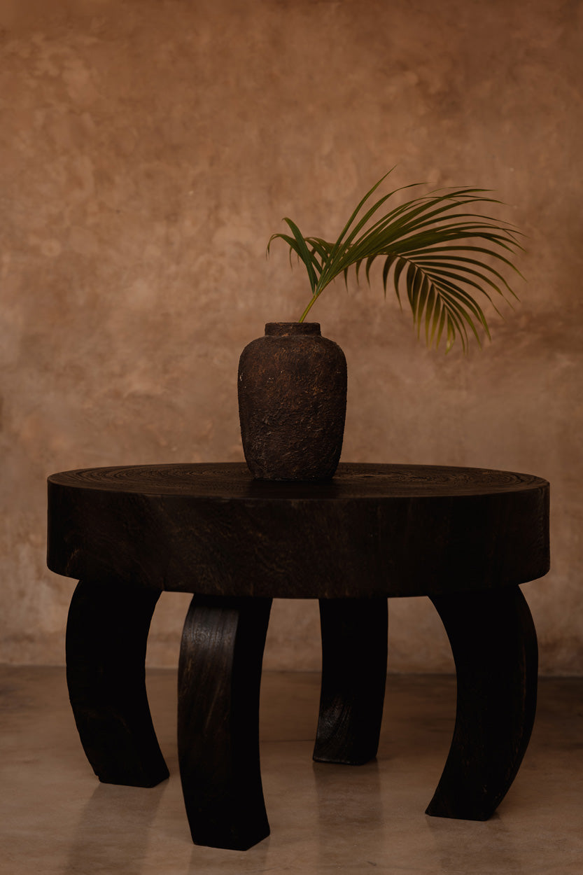 Table basse ronde en bois massif noyer foncé pour salon – Ø70 cm