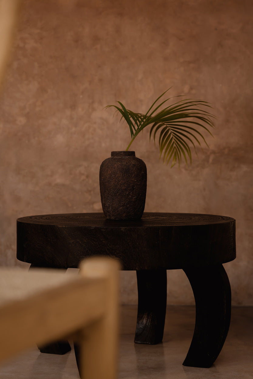 Table basse ronde en bois massif noyer foncé pour salon – Ø70 cm
