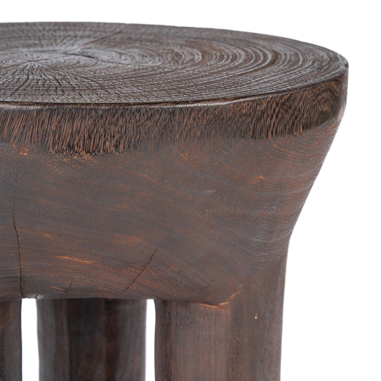 Tabouret en bois massif brun foncé sculpté à la main
