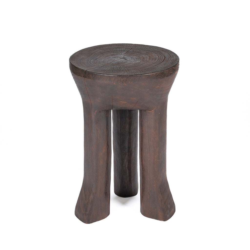 Tabouret en bois massif brun foncé sculpté à la main