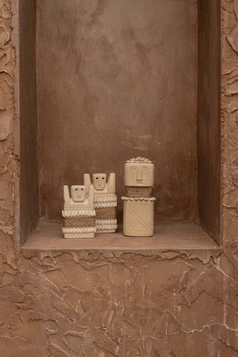 Statue décorative en grès avec coquillages – 14x8 cm