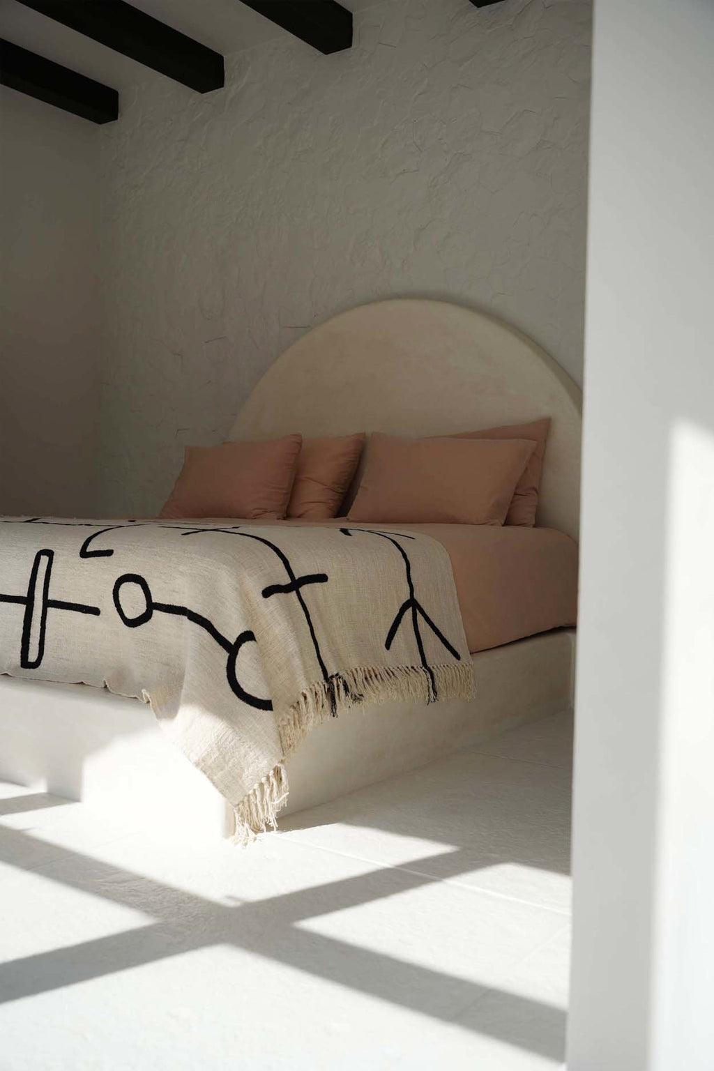 Jeté de lit en coton noir naturel motif œil protecteur et franges