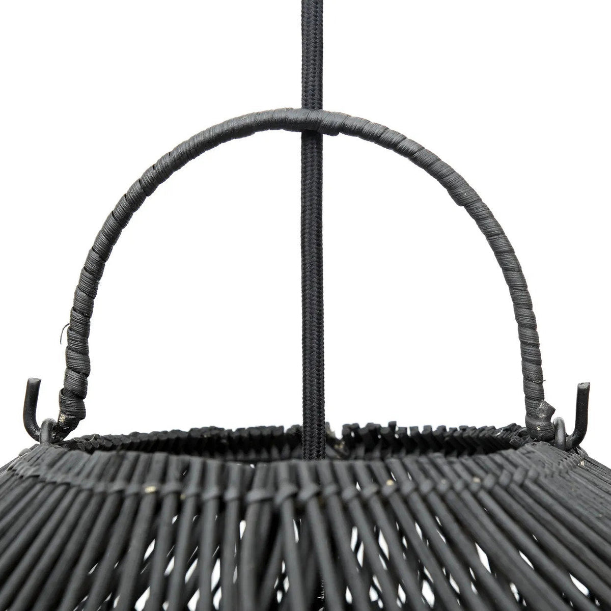 Suspension en rotin noir 60 cm forme nuage artisanale