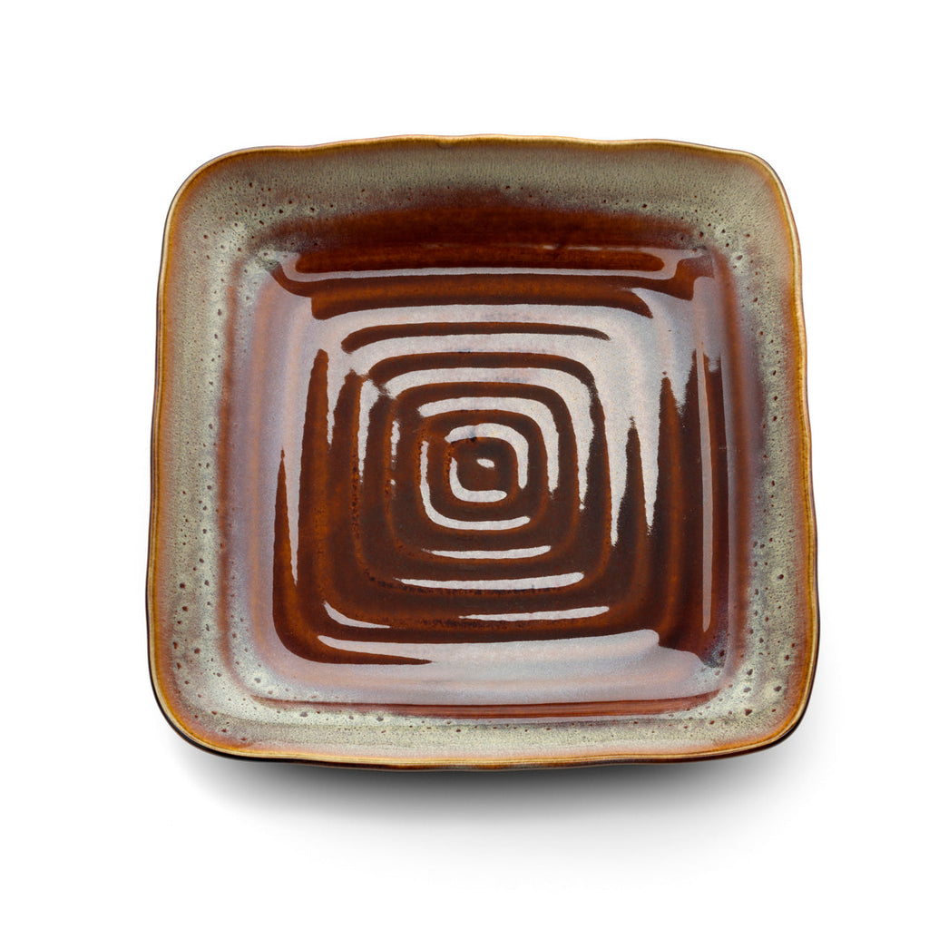 Assiette carré en céramique brun-gris avec finitions artisanales