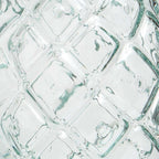 Verre à eau texturé en verre recyclé bleu motif losanges