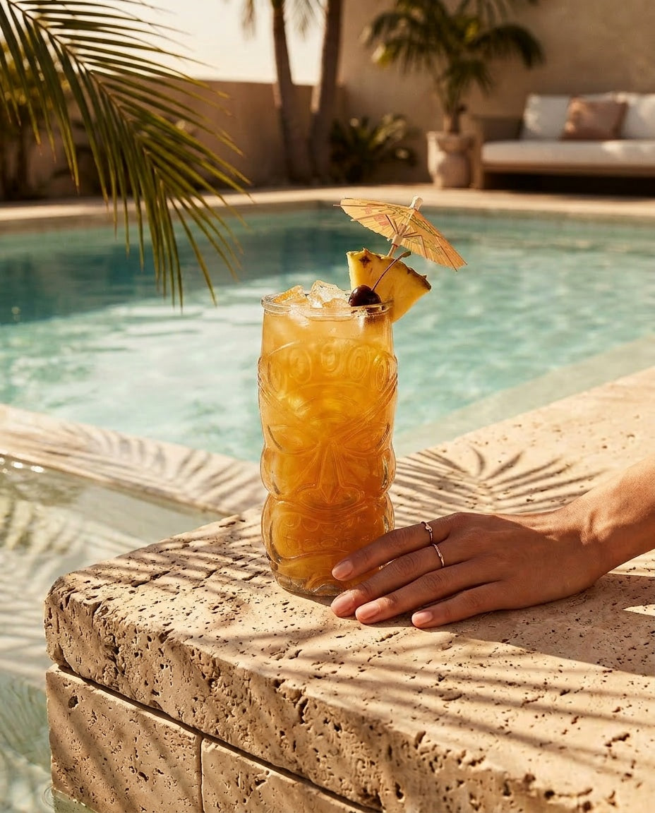 Verre tiki sculpté en verre recyclé transparent bleu