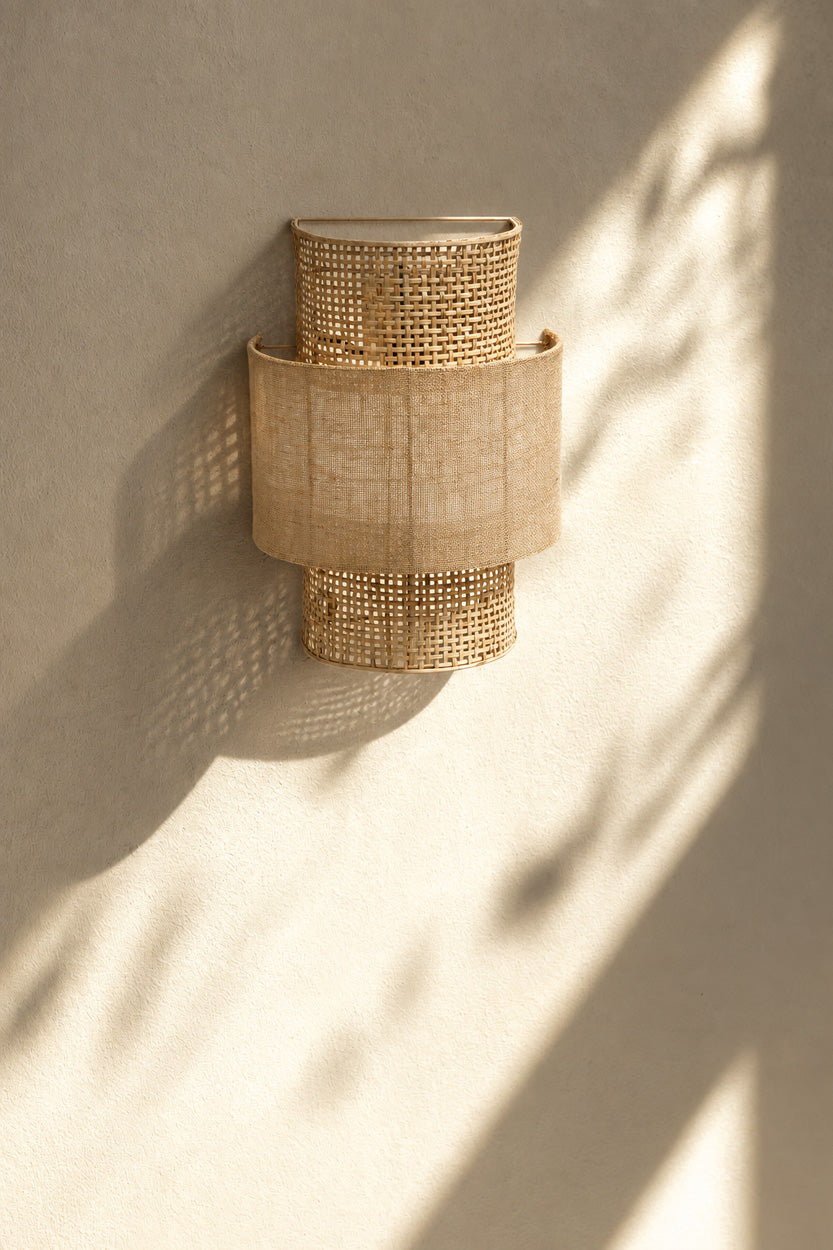 Applique murale en rotin ajouré et jute beige cylindrique – H41 cm