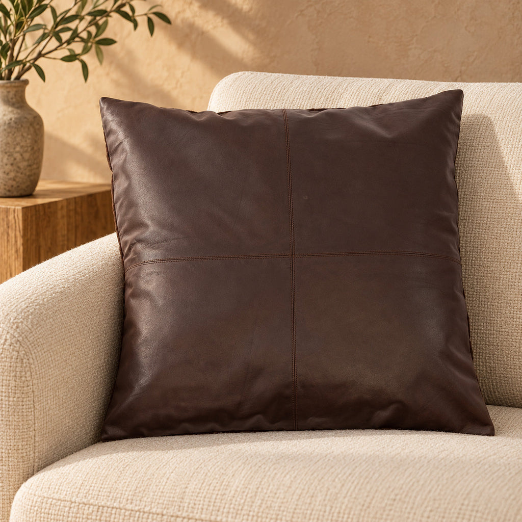 Housse de coussin cuir marron à panneaux - 60x60 cm