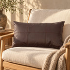 Housse coussin cuir marron  avec coutures décoratives - 30x50 cm