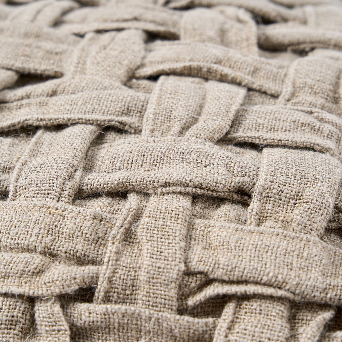 Coussin décoratif carré en lin naturel tressé façon panier