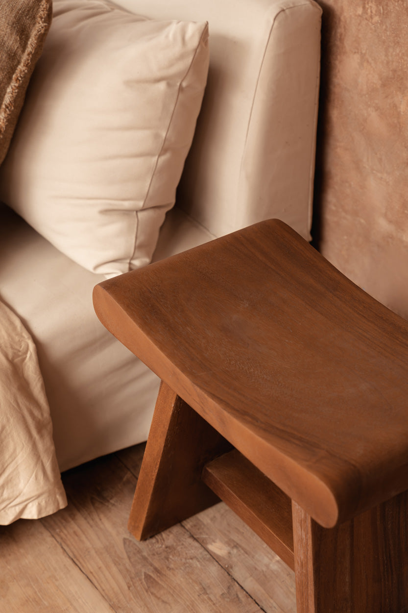 Tabouret en bois de Suar rectangulaire – Finition naturelle – 50x30 cm
