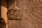 Suspension en feuille de bananier ajourée naturelle – Ø35 cm