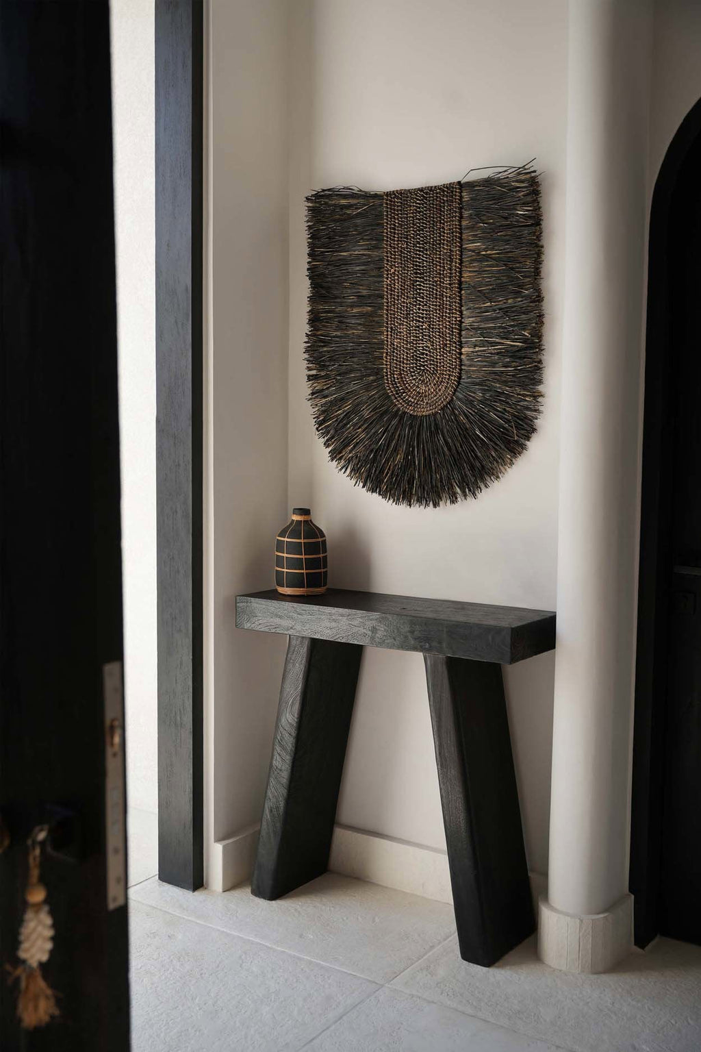 Décoration murale en fibres naturelles noires 87x74 cm