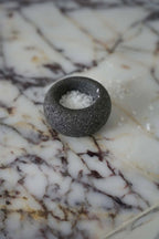 Bol à sel en pierre de lave gris granité forme galet