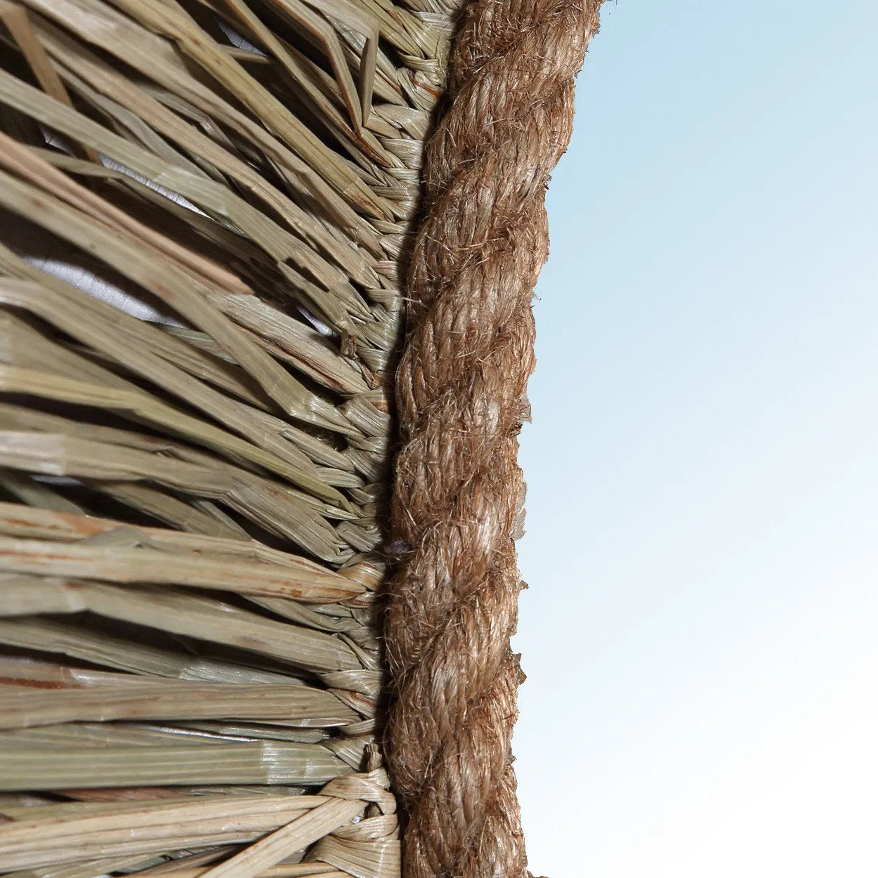 Miroir mural rond en herbe naturelle tressée avec corde en jute – Ø65 cm