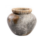 Vase décoratif en terracotta grisée et raphia tressé – H27 cm