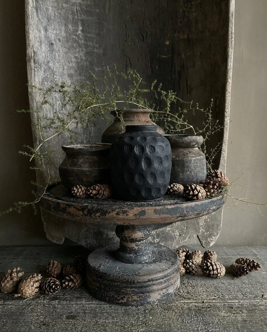 Vase en terre cuite noir 18 cm motif contemporain