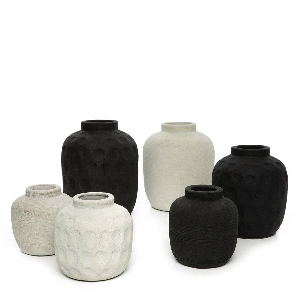 Vase en terre cuite noir 18 cm motif contemporain
