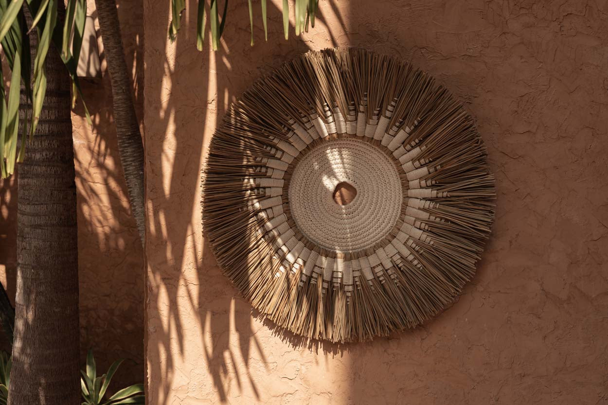 Déco murale ronde en raphia et macramé coton blanc