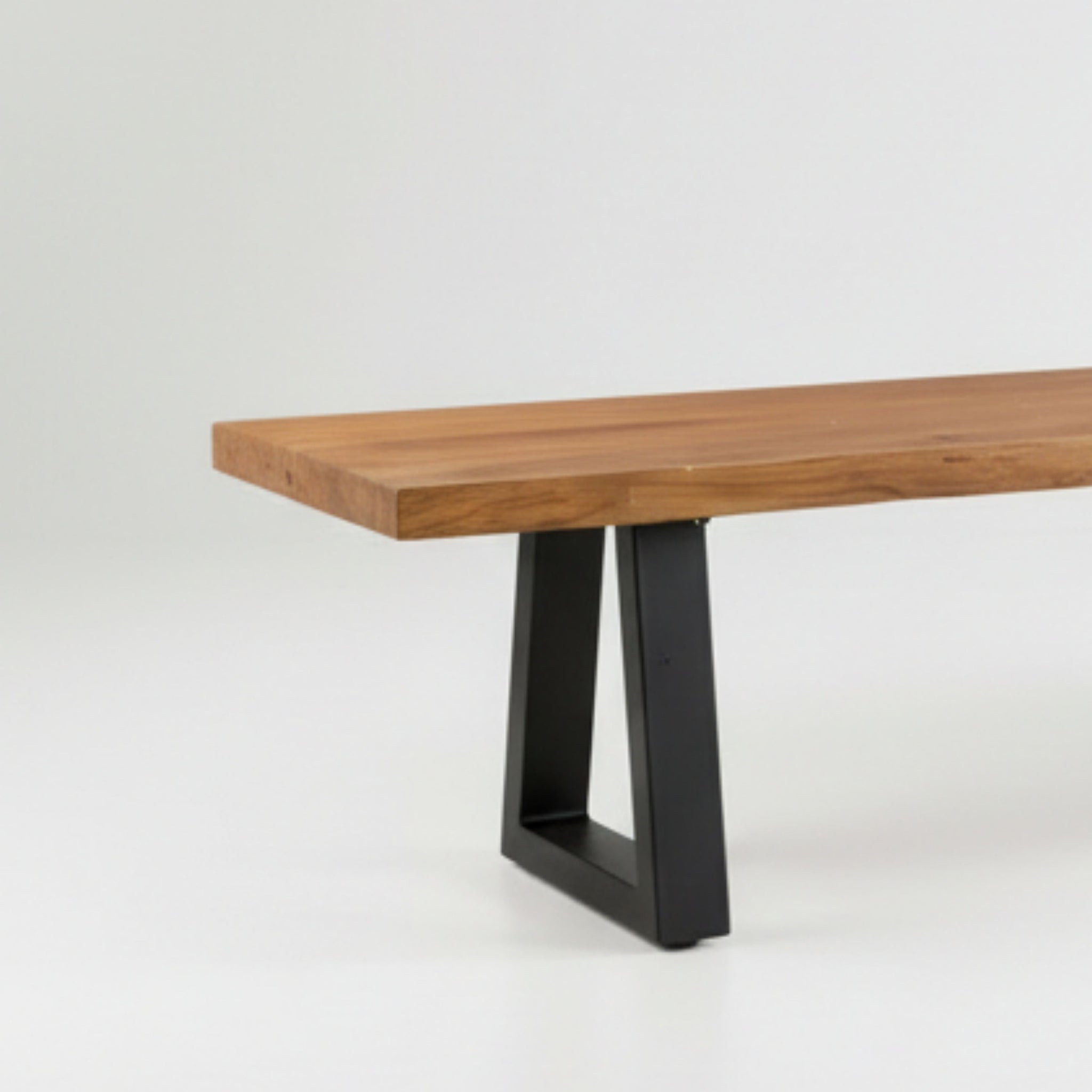 Banc en teck recyclé pieds en métal noir rectangulaire – 280x110 cm