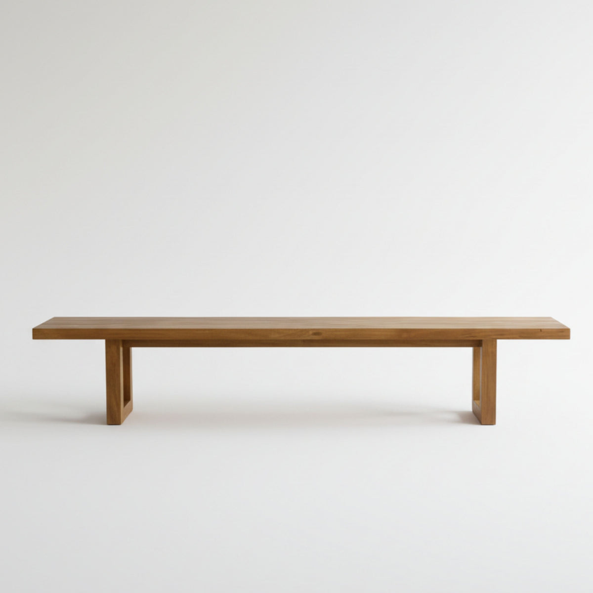 Banc en teck recyclé finition naturelle pieds ajourés – 280x110 cm