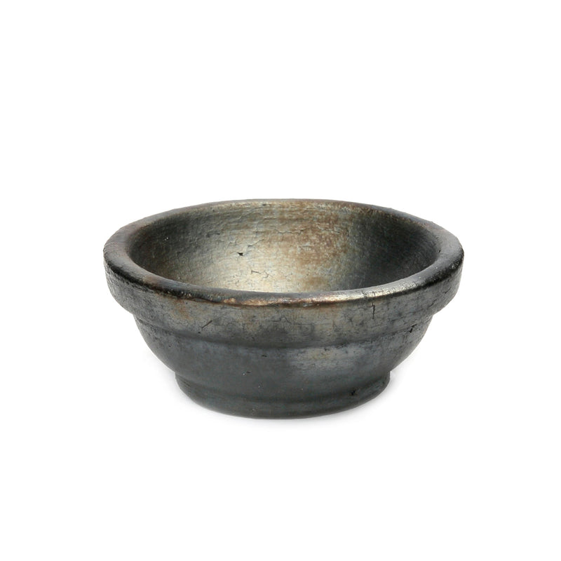 Bol rond en terre cuite brûlée noir aspect patiné