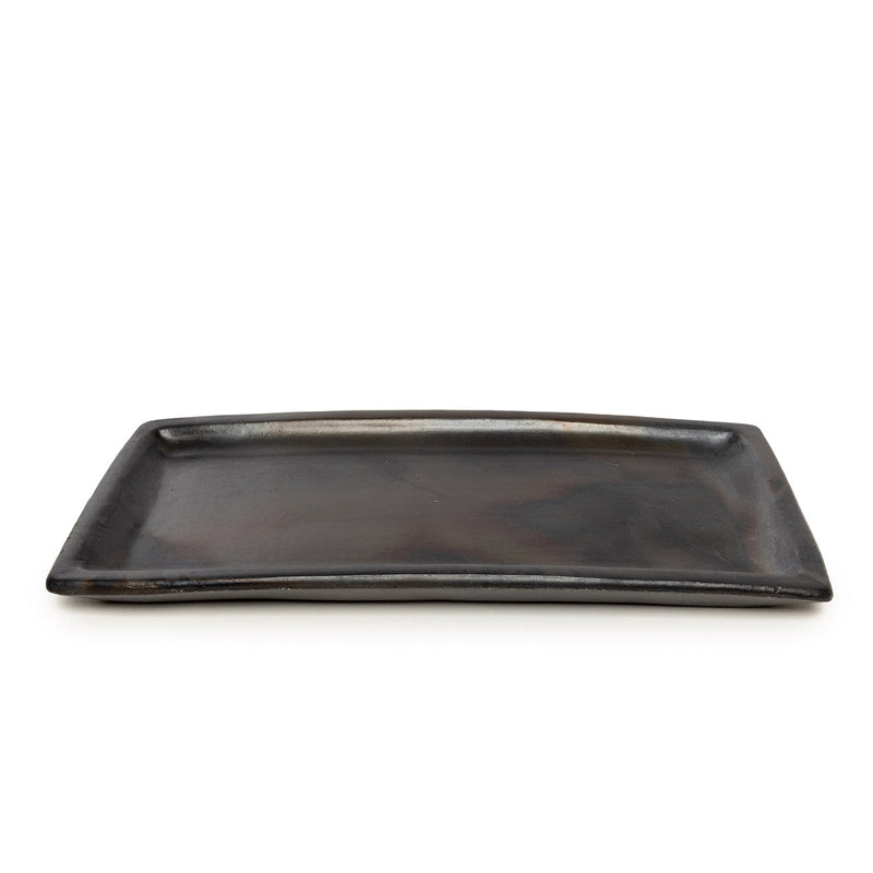 Plat rectangulaire en céramique noire aspect brûlé – 36x17 cm