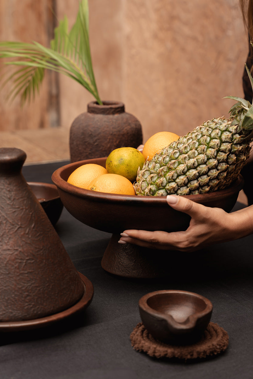 Plat à tajine en terre cuite brun foncé couvercle conique texturé – Ø21 cm