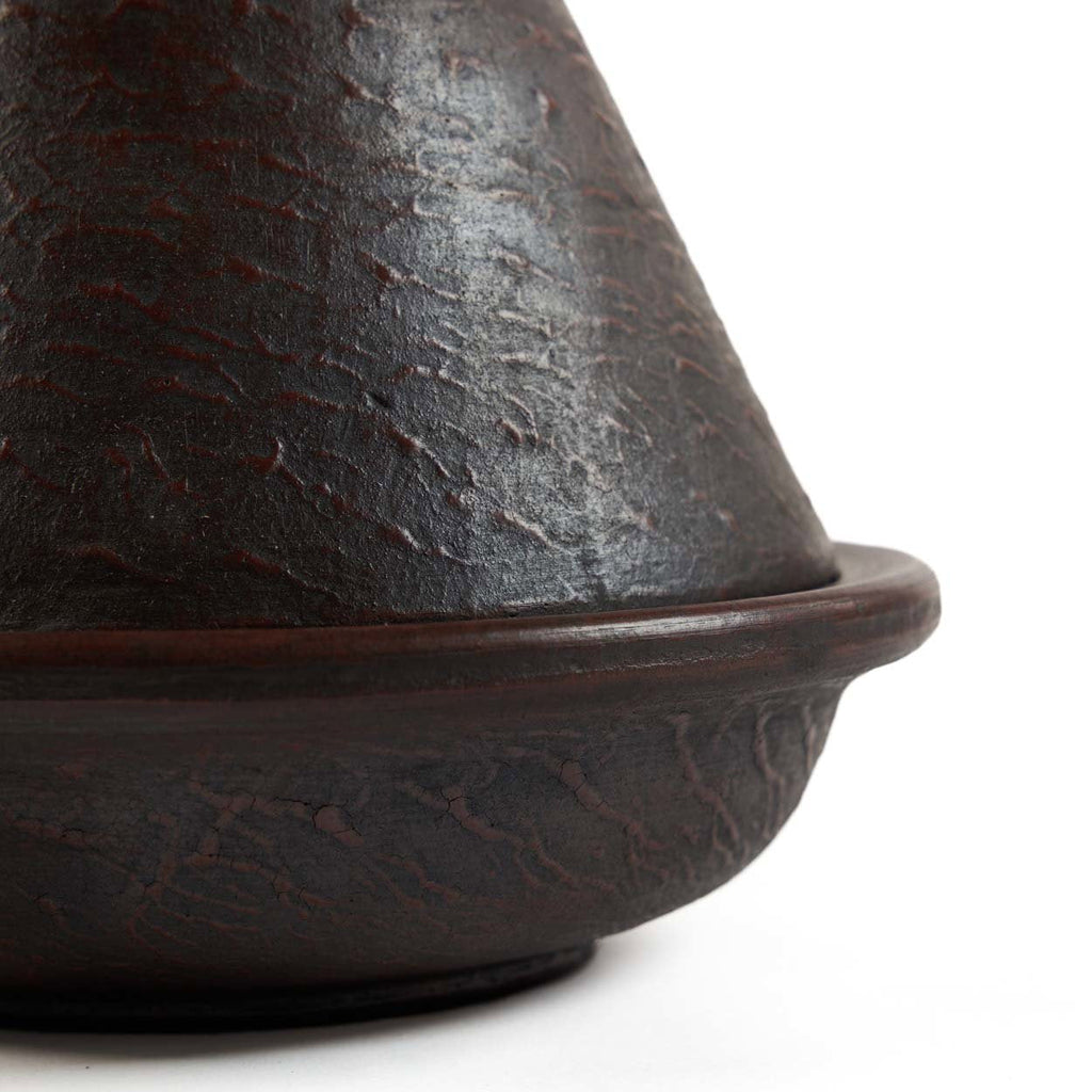 Plat à tajine en terre cuite brun foncé couvercle conique texturé – Ø21 cm