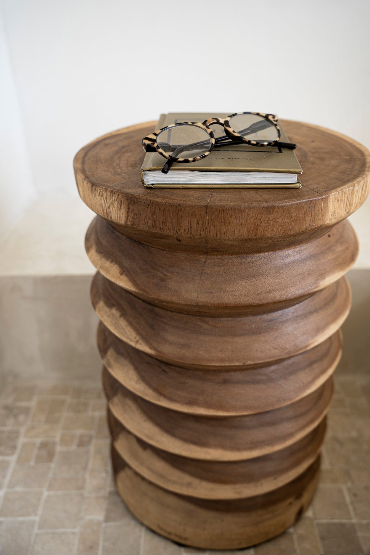 Tabouret en bois massif de Suar naturel 45 cm