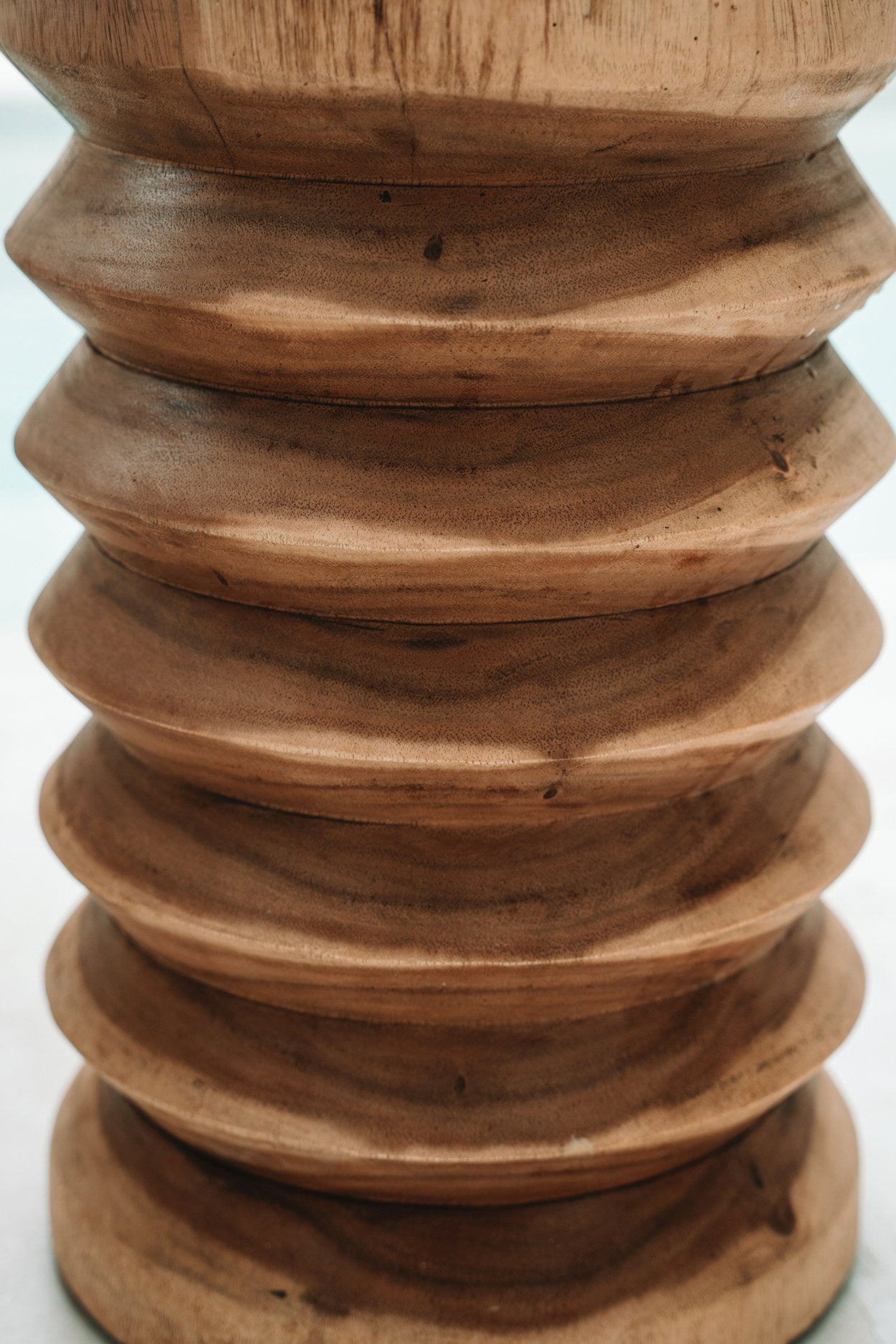 Tabouret en bois massif de Suar naturel 45 cm