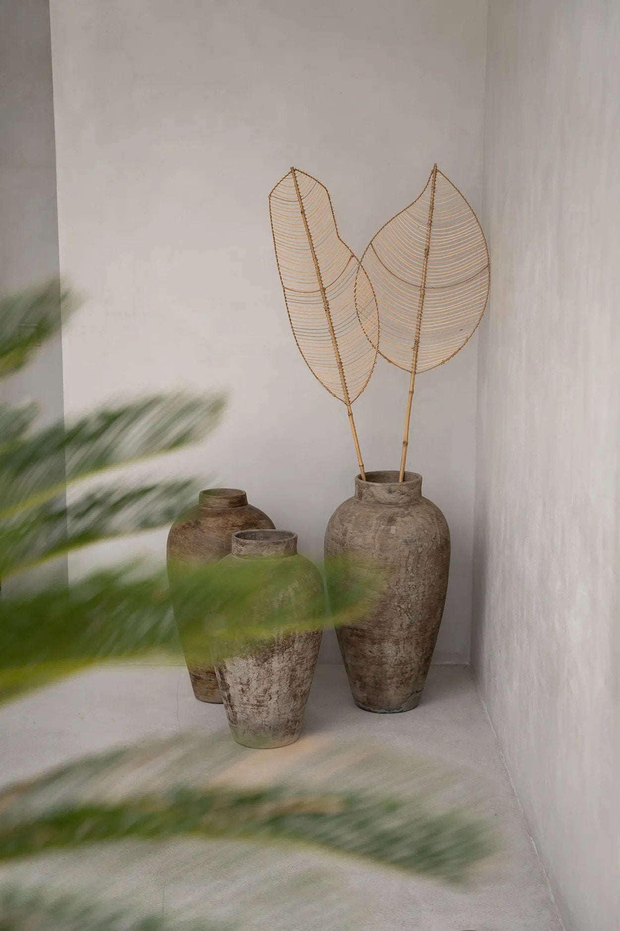 Feuille décorative rotin ajourée sur tige bambou couleur naturelle – H120 cm