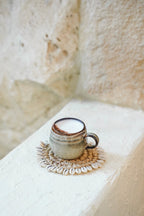 Tasse espresso en céramique artisanale vert sauge et brun Portugal