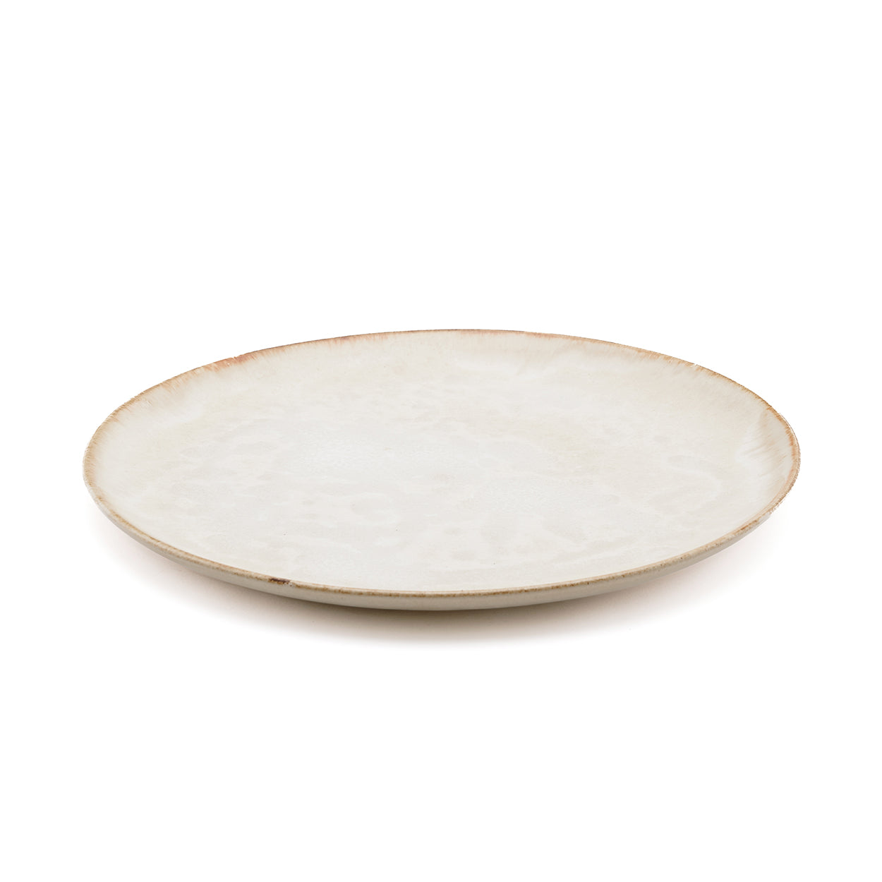 Assiette plate en grès ivoire moucheté bord brun artisanal